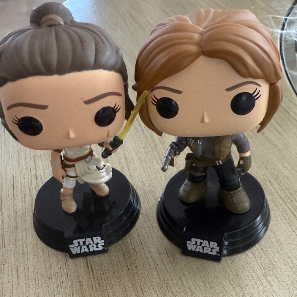 2 Star Wars Funko pops. Or Cake Toppers - Brown and Black
